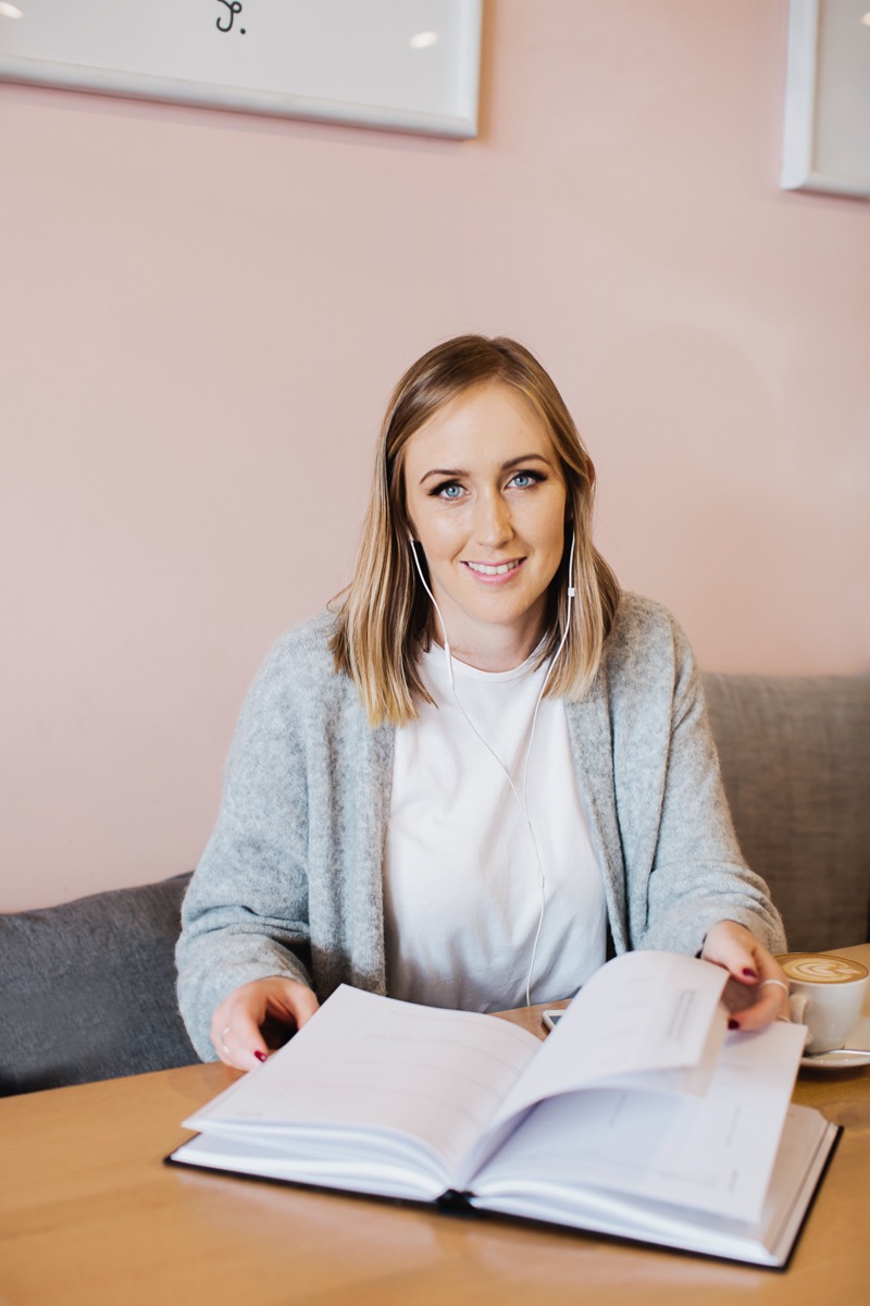 Want to start journaling? Here are the 10 best journaling ideas you have to try if you're a woman in your twenties!