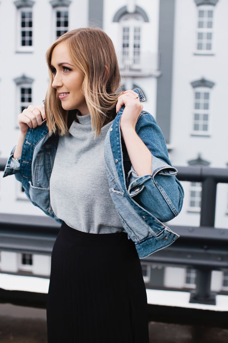 Advice on how to use affirmations and the law of attraction to help you achieve your goals and be successful in your twenties